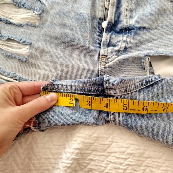 Free People We The Free Maggie Light Stone Distressed Shorts Sz 28 - Picture 9 of 9